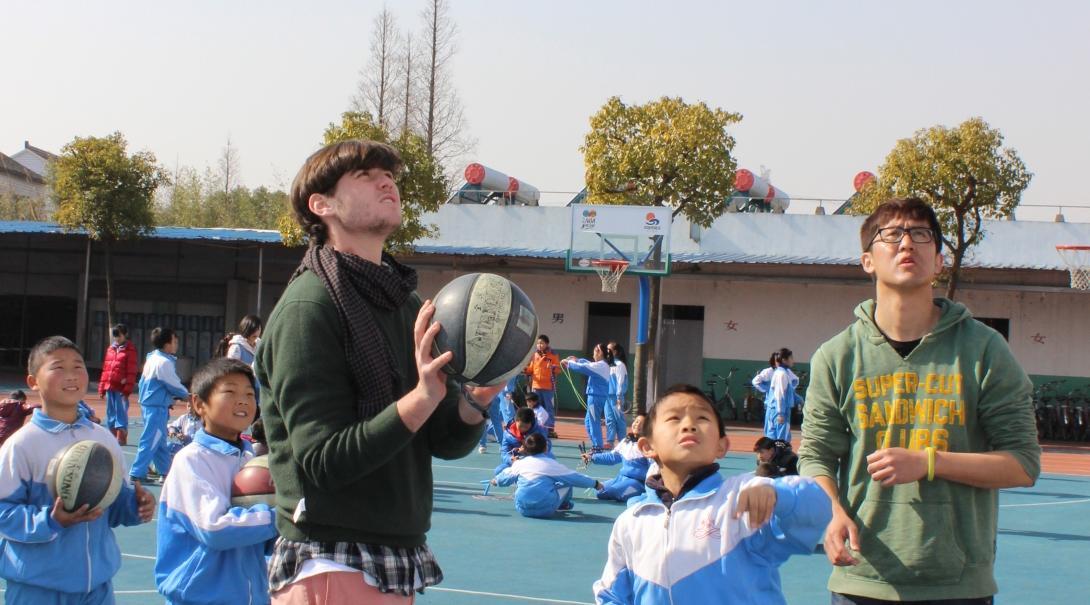 On the Projects Abroad Mandarin Language Course in China, students also volunteer in a local school and play sports with children. While learning Mandarin in China, a student also volunteers in local school and coaches sports lessons.